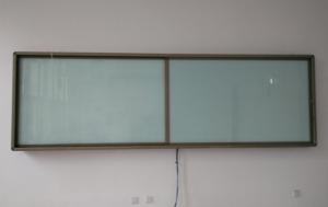 两块状玻璃推拉白板（闭合）